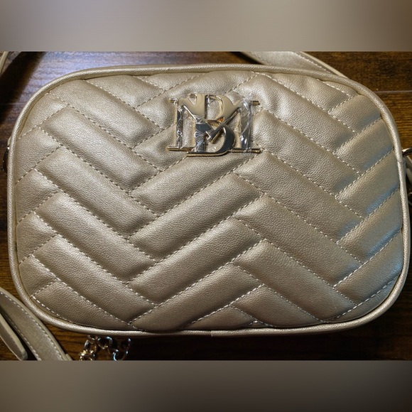 Badgley Mischka Handbags - Badgley Mischka gold purse